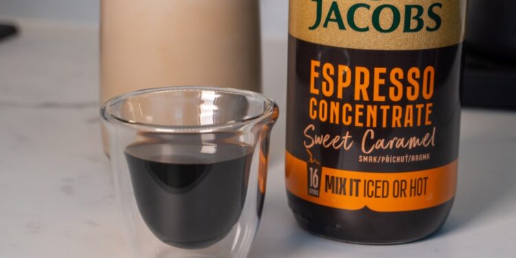 Jacobs Espresso Concentrate - rozrobený nápoj a čistý koncentrát
