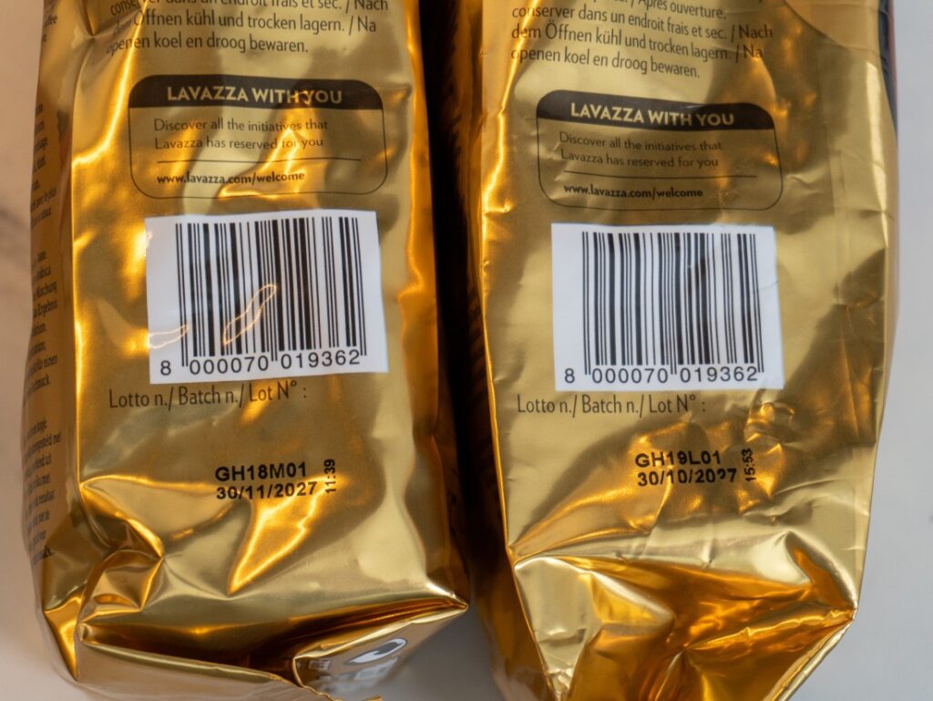 Lavazza kúpená v Taliansku a na Slovensku - detail obalov zboku