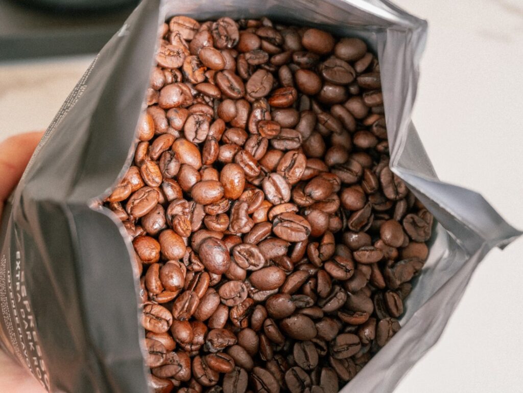 Bellarom Espresso Extra Dark Roast - pohľad na zrná v balení