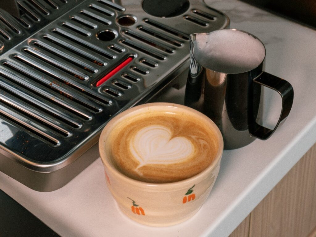 DeLonghi La Specialista Touch - príprava pumpkin spice latte