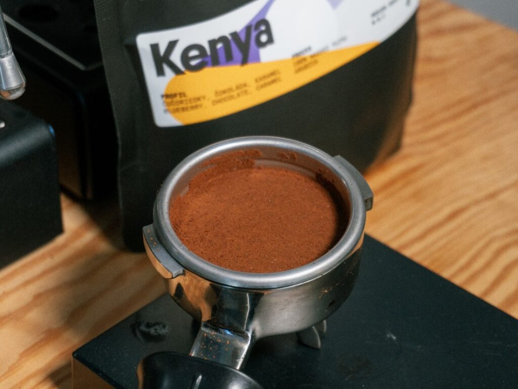 Kenya Kirimahiga AB od Goriffee - utampovaná káva