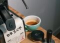 raper Karlo - Kafe Brick - Brazil Carreira - espresso v šálke