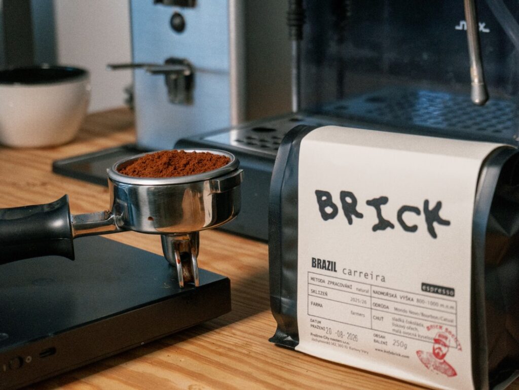 raper Karlo - Kafe Brick - Brazil Carreira - mletá káva