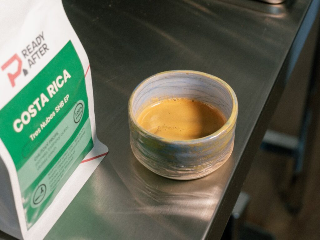Costa Rica Tres Nubes od READY AFTER - espresso