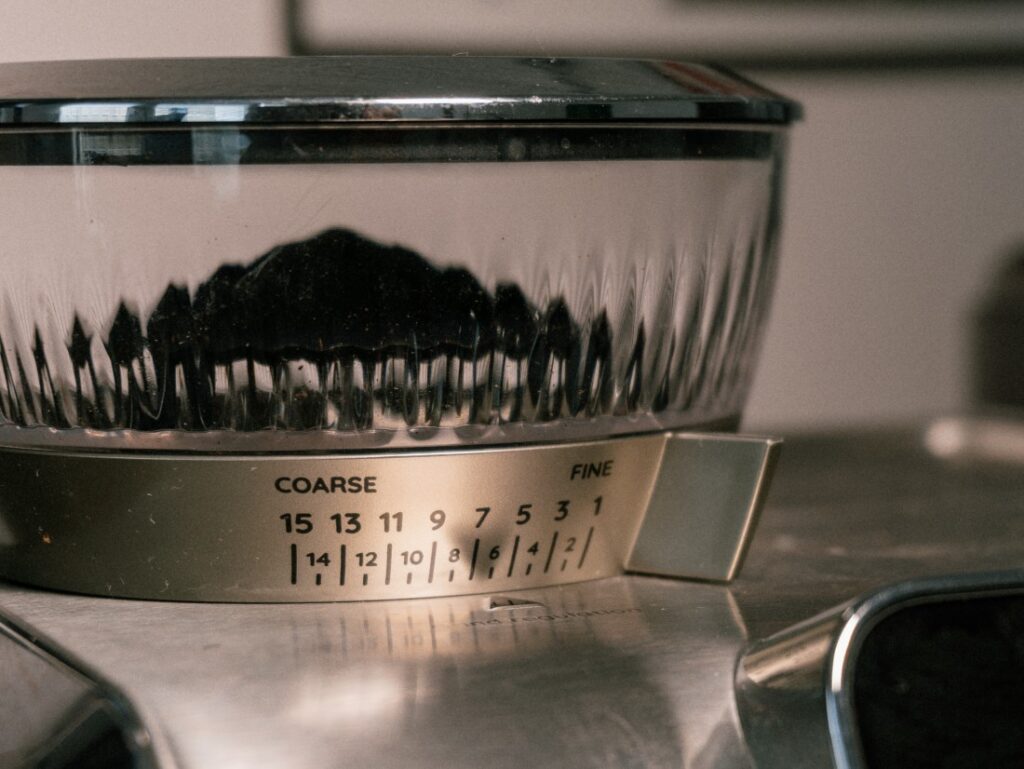 DeLonghi - nastavovanie hrúbky mletia