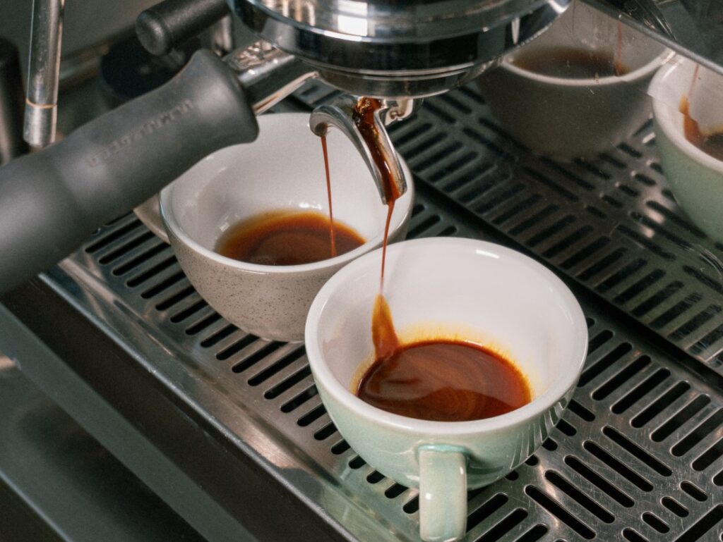 Pumpkin Spice sirup Monin a Vlčie - príprava espressa do sirupu