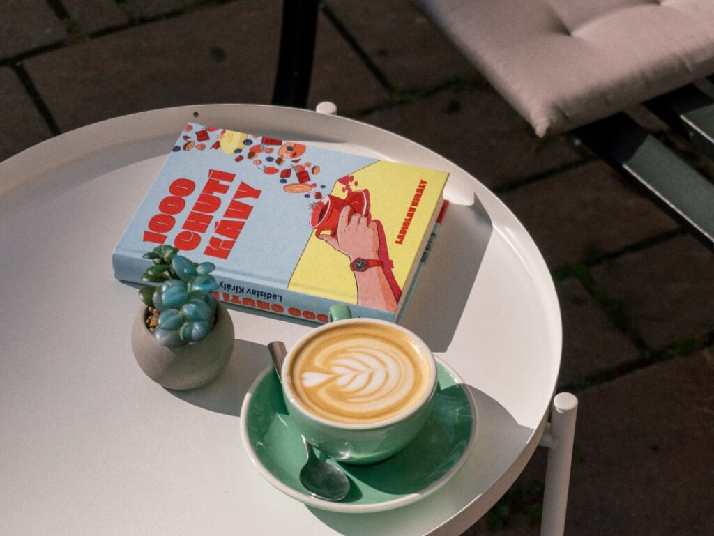 kniha 1000 chutí kávy a cappuccino