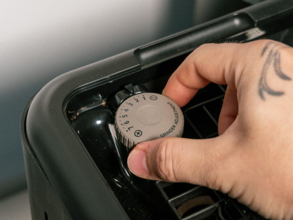 nastavovanie mletia DeLonghi